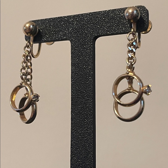 1950’s Alice Jewelry Co. Gold Plated Wedding Ring Screw-back Earrings - Picture 4 of 6
